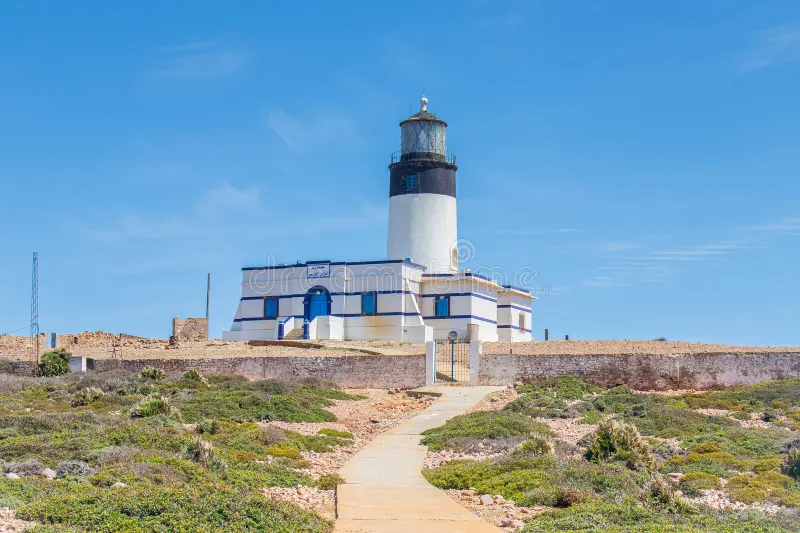 Leuchtturm von El Haouaria mit Blick auf Klippen und Mittelmeer