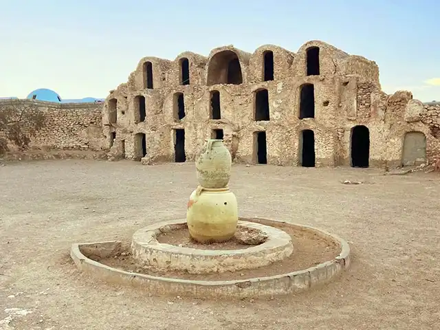 Ksar Médenine, large ensemble of stacked earthen ghorfas, historic communal granary of southern Tunisia